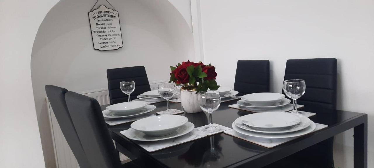 Stylish And Homey 3 Bedroom House With Free Parking & Wi-Fi Minworth Ngoại thất bức ảnh
